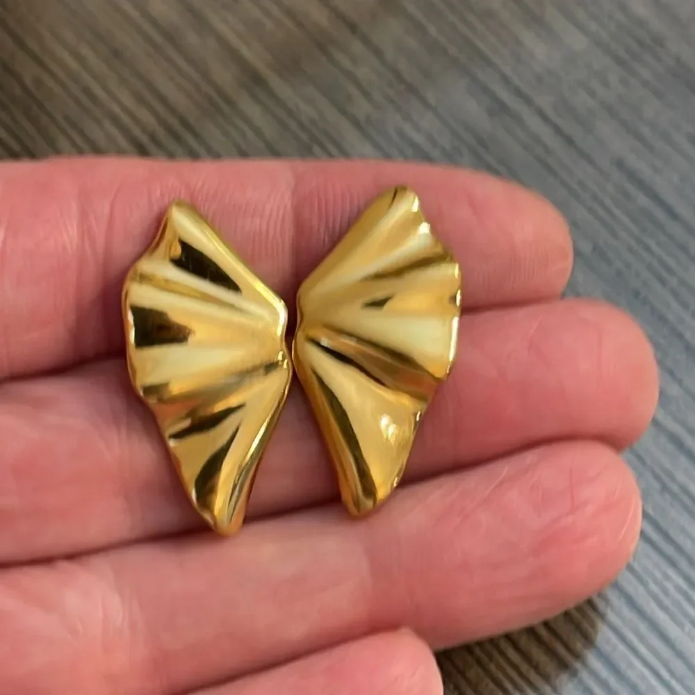 Vintage Monet Gold-tone Ruffled Fan Shaped Post Earrings